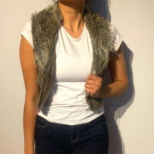 Mudd Faux Fur Crop Vest S